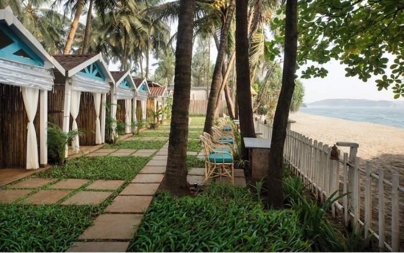 LaRiSa Resort Morjim - Beachfront Cottages with Sea View
